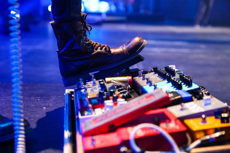 How wah-wah pedals work